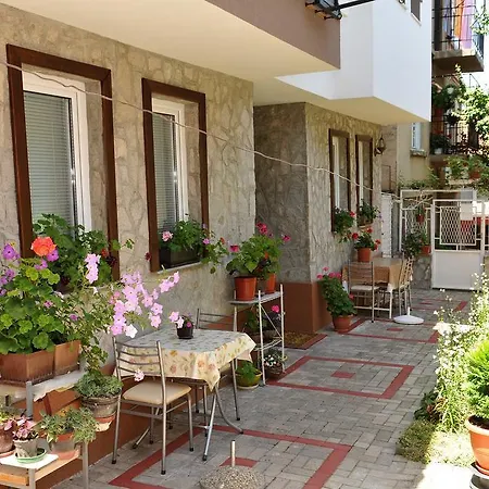 Chanovi Apartment *